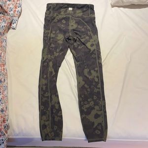 VUORI running/ yoga leggings / pants